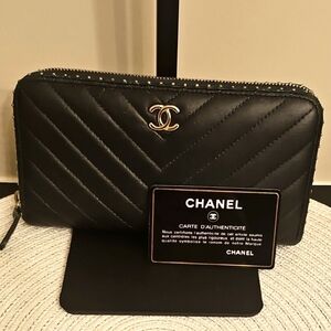 Chanel Black Chevron Lambskin Wallet with Logo
